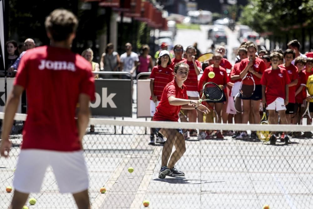 Partido de exhibición del Torneo Dionisio Nespral entre Pablo Carreño y Albert Montañés en el Paseo de Begoña