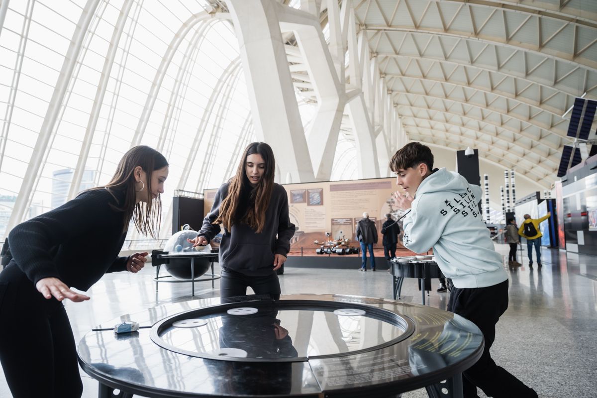 El colegio HHDC de Tavernes de la Valldigna visita la Ciutat de les Arts i les Ciències