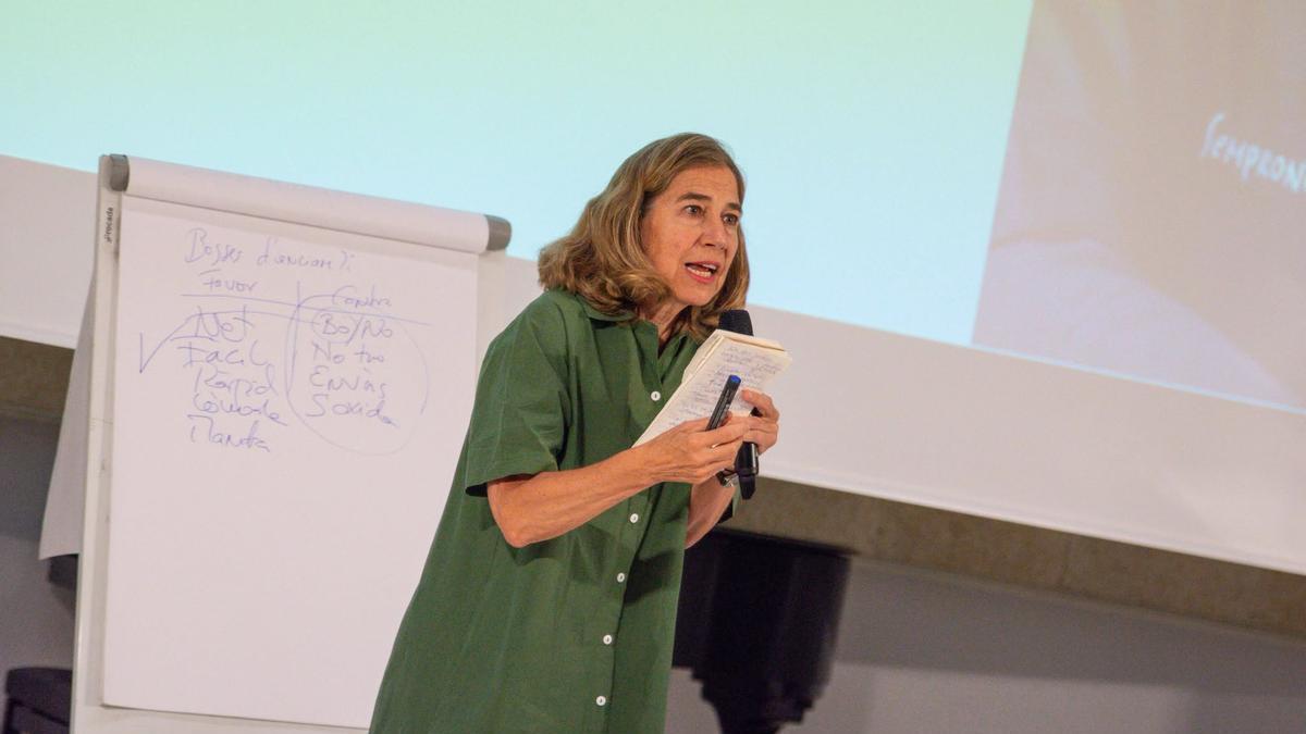 Ada Parellada a la conferència inaugural