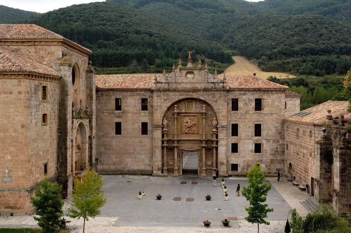 Monasterios de San Millán de Yuso y de Suso en La Rioja