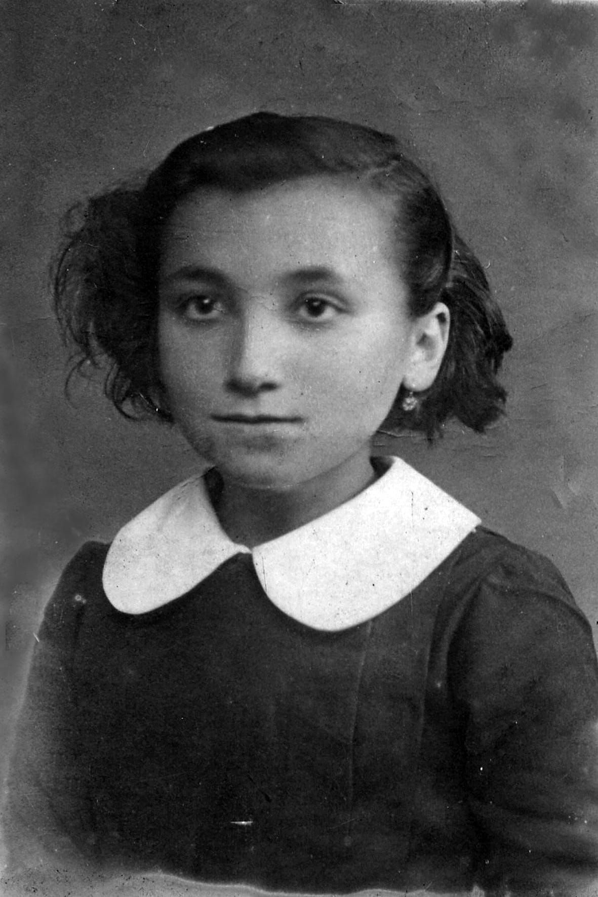 Maruja, la practicante de Cangas que cumple 100 años
