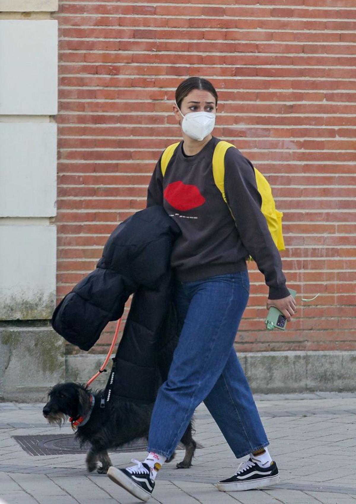 Blanca Suárez, con pantalones vaqueros 'slouchy' y sudadera