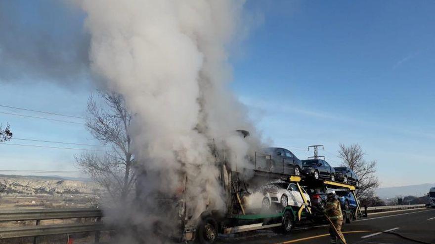 Un camión incendiado cerca de Calatayud