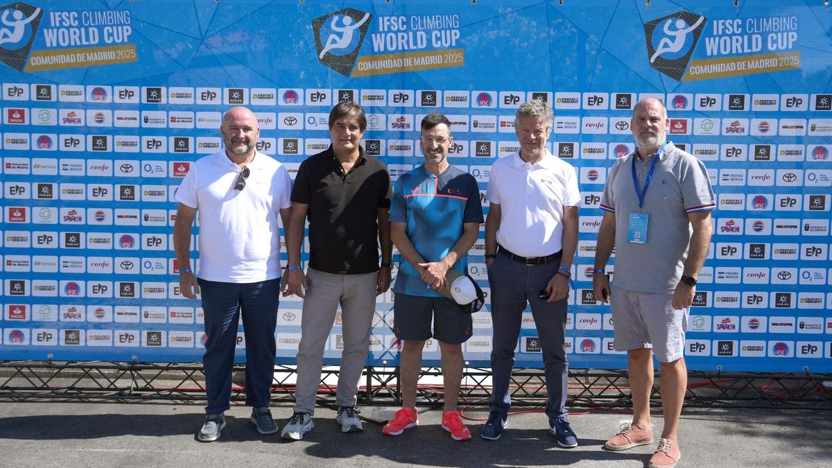 De izquierda a derecha, Àlex Bescós, director de marketing de Sport; Joan Bernat, presidente de FEDME; Chuso García, exmarchador olímpico; Johan Vehils, director de Sport, y Jesús Carrera, director general de Estrategia de Negocio de Prensa Ibérica.