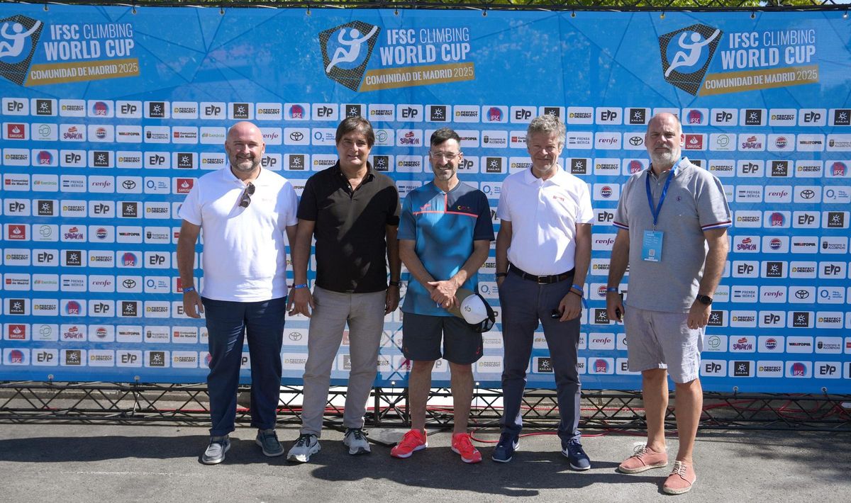 De izquierda a derecha, Àlex Bescós, director de marketing de Sport; Joan Bernat, presidente de FEDME; Chuso García, exmarchador olímpico; Johan Vehils, director de Sport, y Jesús Carrera, director general de Estrategia de Negocio de Prensa Ibérica.