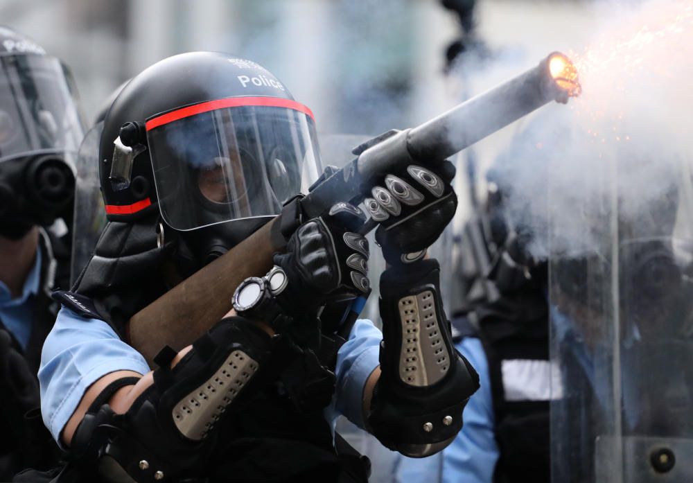 Miles de manifestantes paralizan Hong Kong