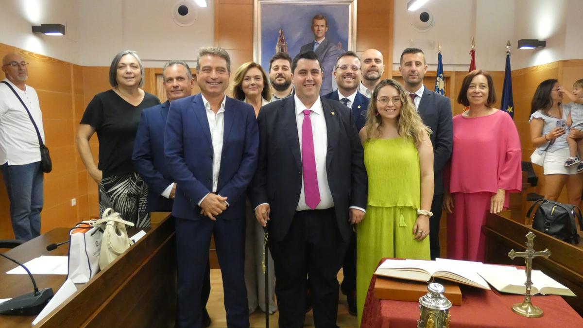 Nuevo equipo de gobierno del Ayuntamiento de Nules, tras el pleno de investidura.