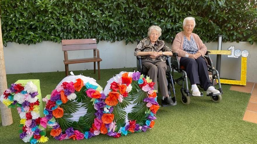 Berga Residencial homenatja dues dones centenàries del centre