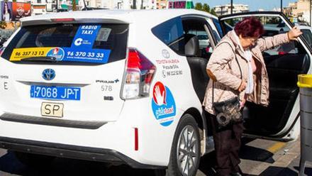 Valencia | Los taxis de València incorporan la matrícula azul contra la  piratería