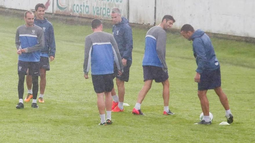 Los jugadores del Marino, durante un entrenamiento en Miramar.