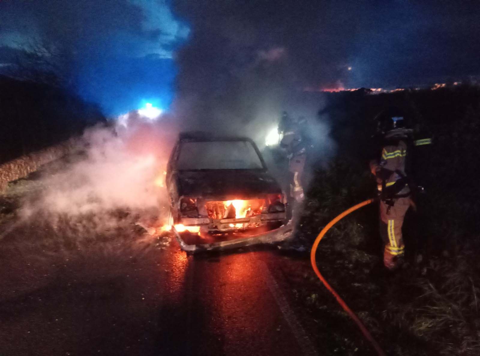 Galería de imágenes del vehículo calcinado en Ibiza