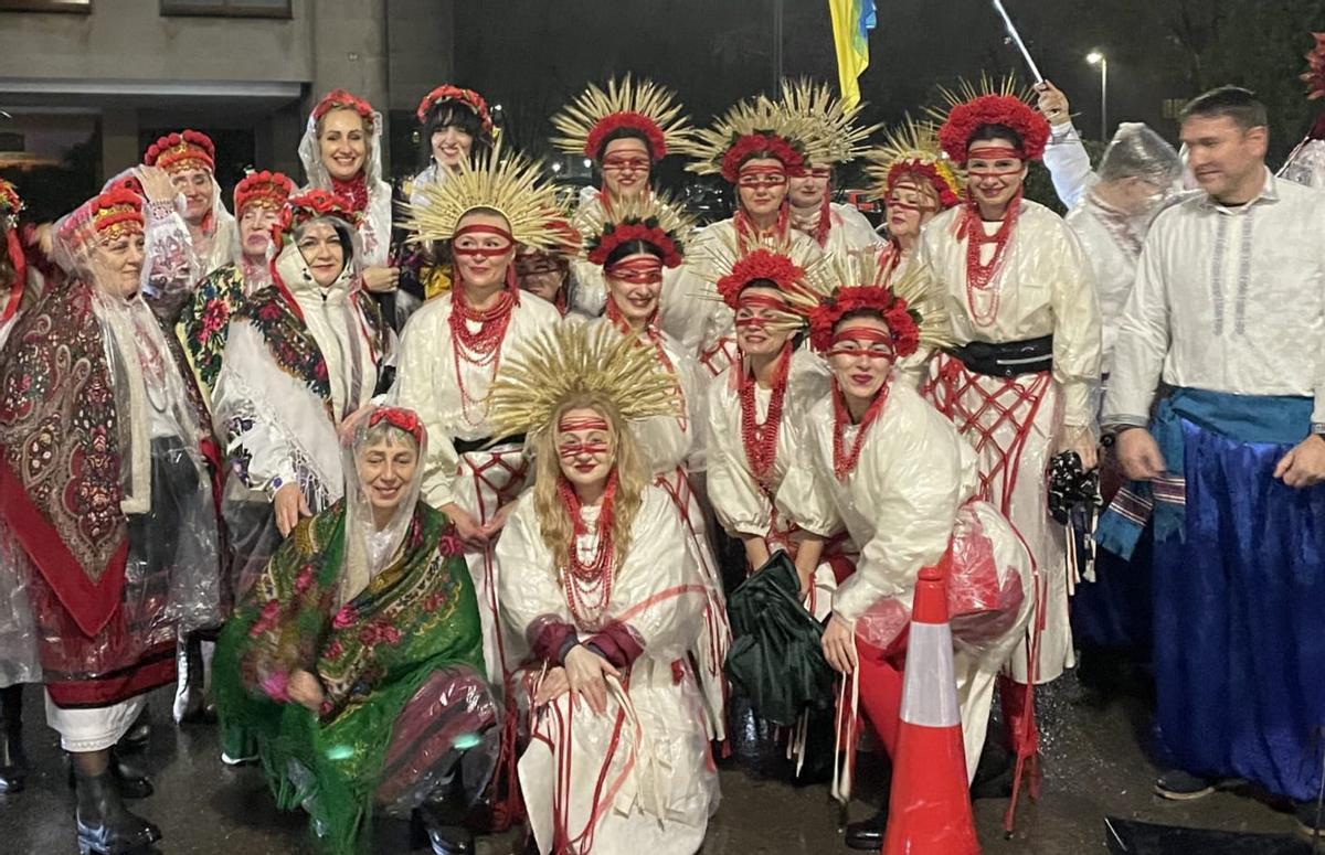Las  mujeres ucranianas vestidas  de «Motanka»  durante el Antroxu.
