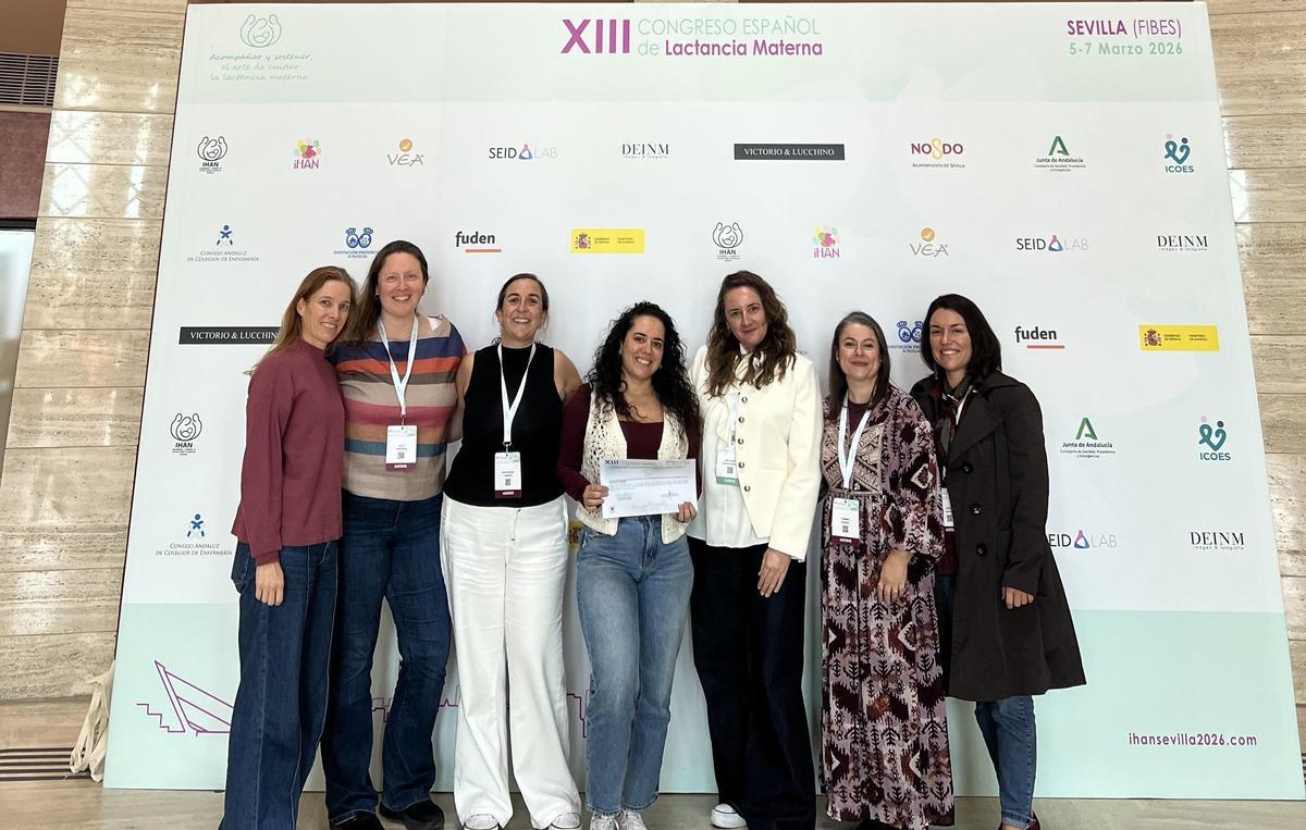 De izquierda a derecha, las enfermeras Iraya Monagas, Julia Jeppesen, Naira Cabrera, Abigail Mesa, Ana Isabel García, Yazmina Afonso y Coral Guerra, el pasado fin de semana, tras recibir el reconocimiento.