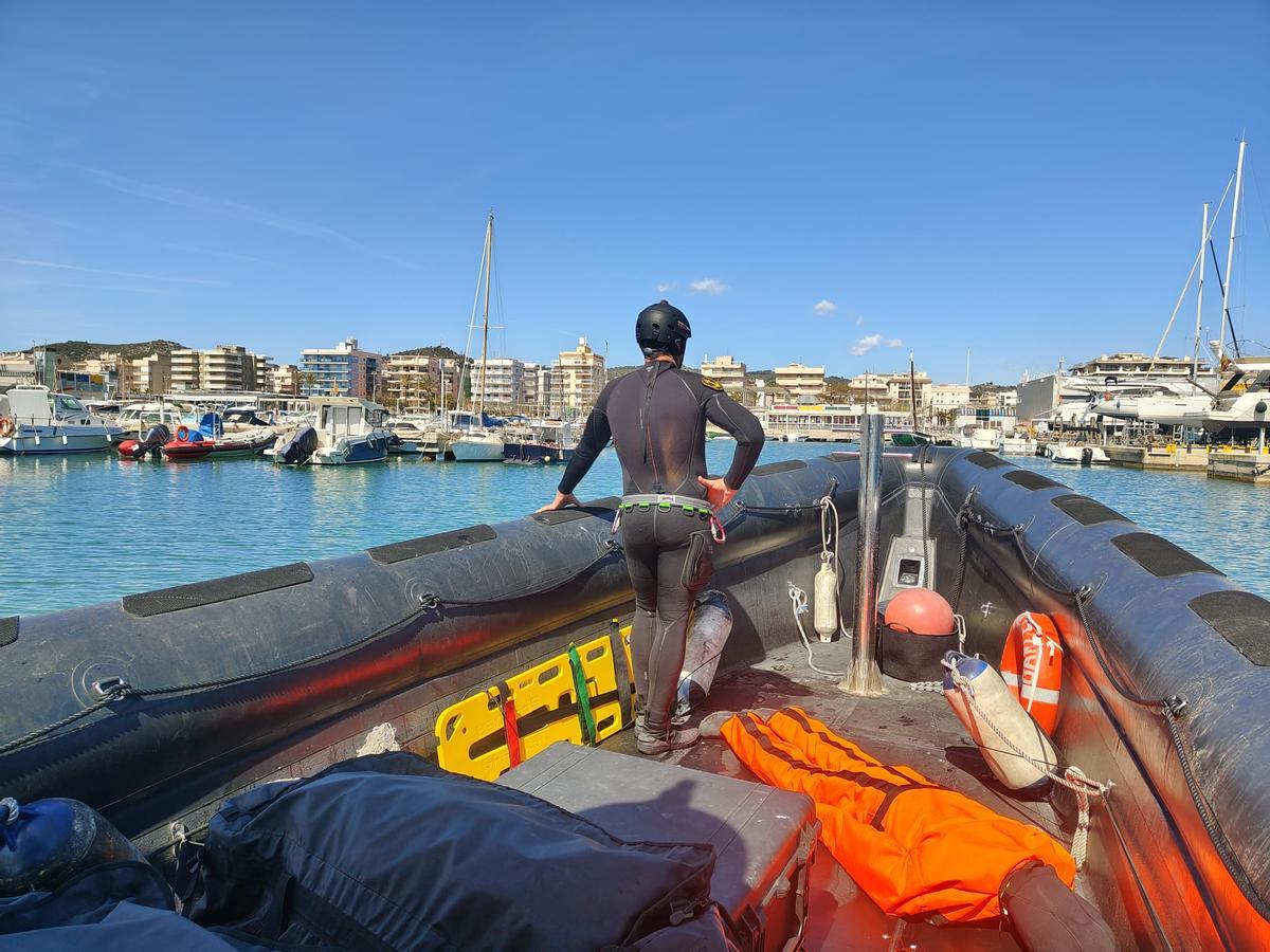 Agentes de la Policía Marítima de Mossos