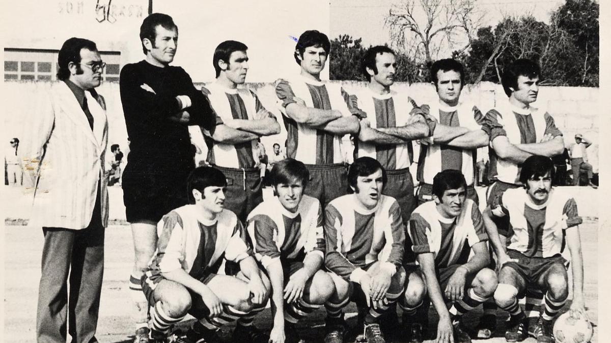 El Murense fue el primer campeón de Preferente, liga 1972-73: El delegado Jaume &#039;Moro&#039;, Ramón Picó, Miguel Parreño, Tomeu Timoner,  Joan Coll Morro, Jaume Timoner, Miquel Mulet, Tolo Marimón, Paco Fiol, Tomeu Quetglas, Joan Calvó y Biel Timoner.