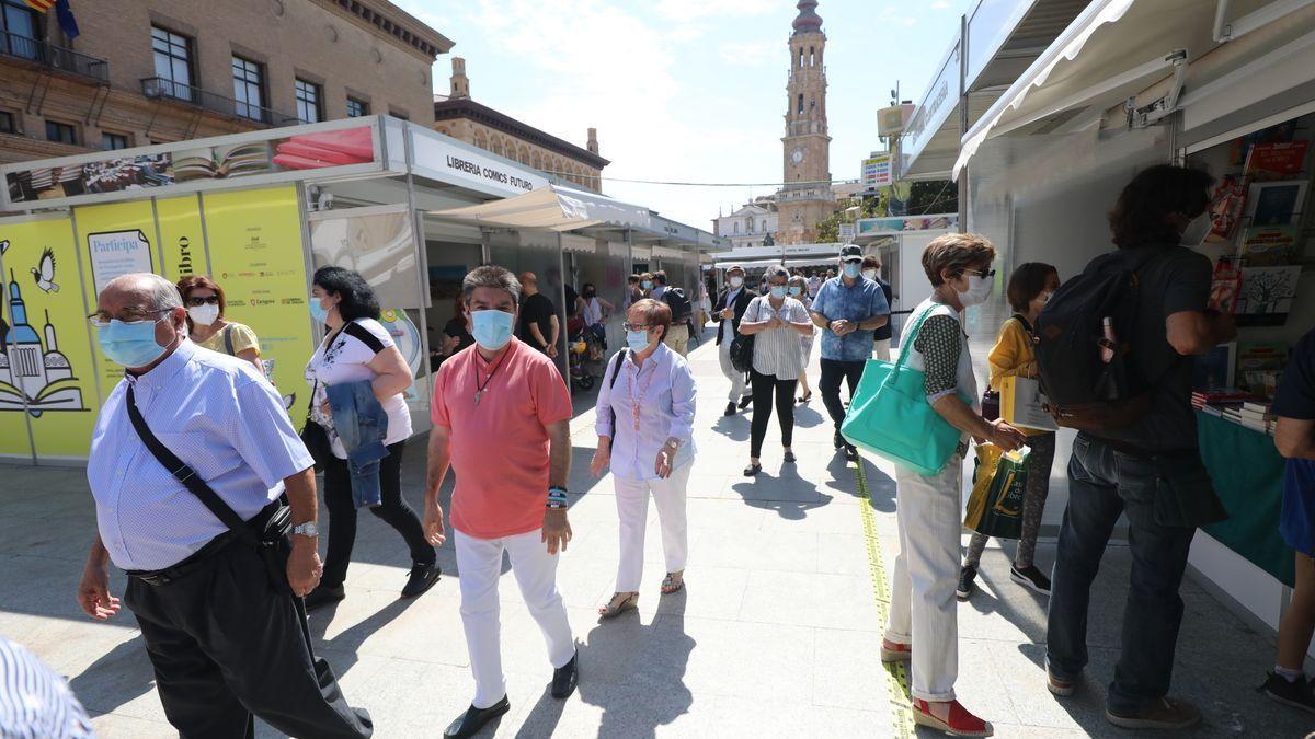 Imagen de la Feria del Libro de 2021, que se celebró, como es habitual en los últimos años, en la plaza del Pilar a finales de mayo.