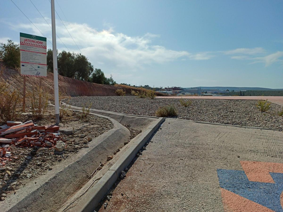 Parcela en la que está previsto que se construya la nueva infraestructura sanitaria de Lucena.