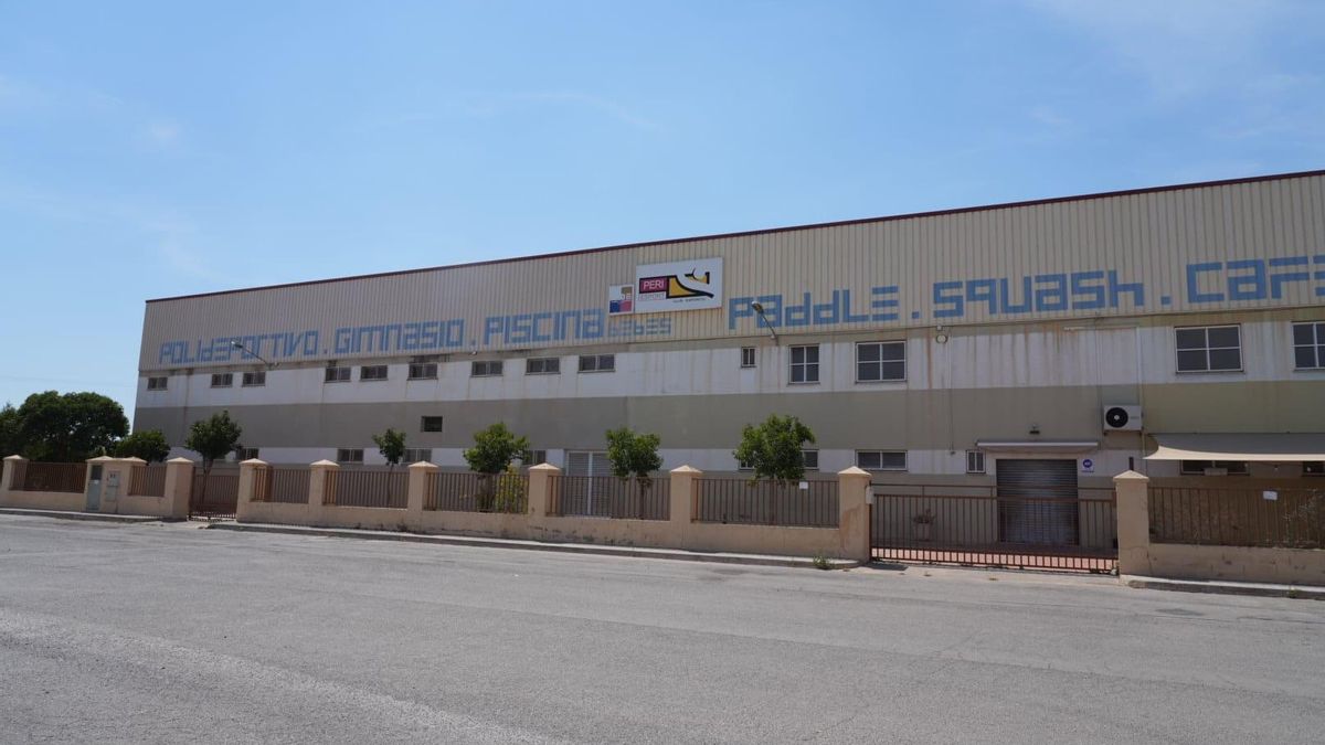 Fachada del centro deportivo Peri Esport de Castelló.