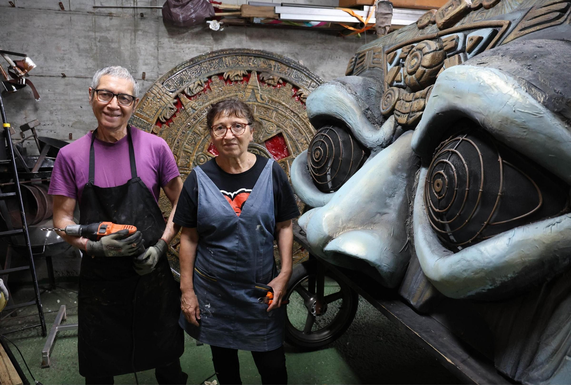 Gustavo Suasnabar y Cristina Pino en su taller de Troula.