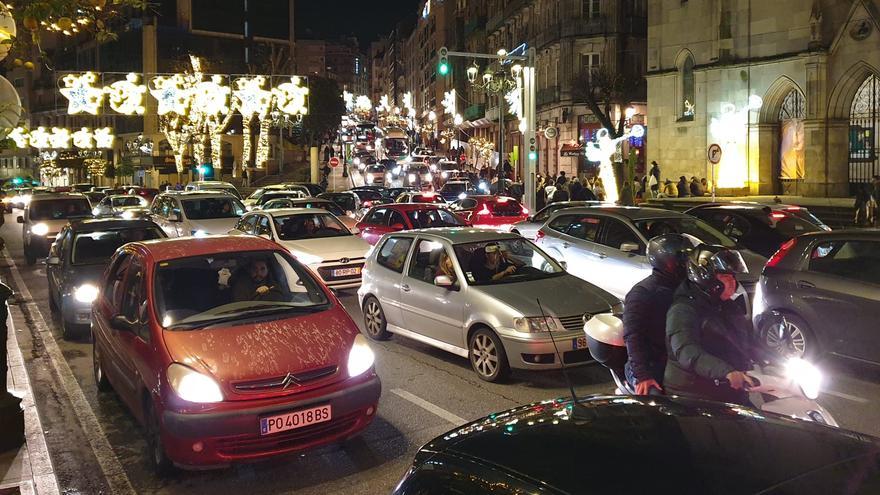 Monumental atasco en el centro de Vigo