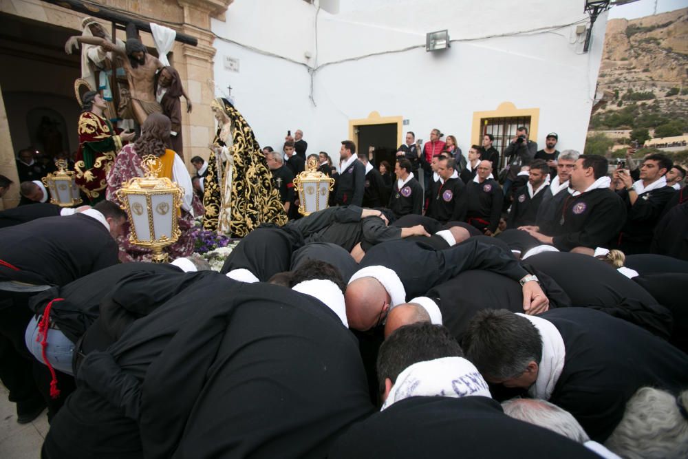 Miles de personas sienten la Semana Santa de cerca en el espectacular descenso por el Casco Antiguo