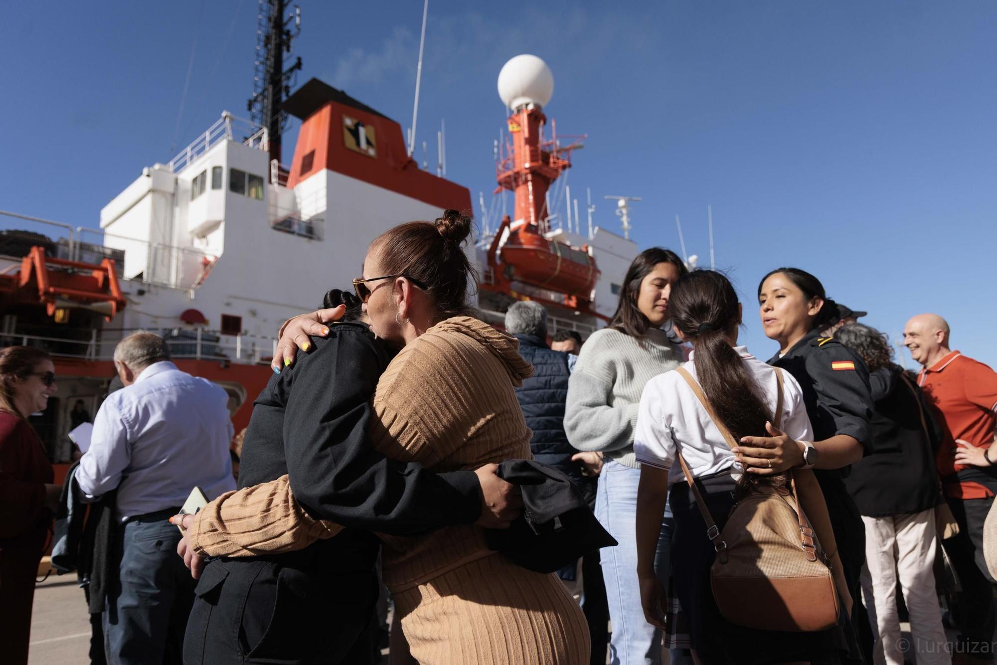 Las imágenes de la despedida del buque Hespérides en Cartagena