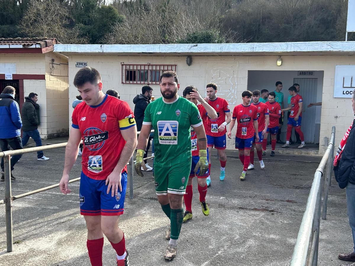 EN IMÁGENES: Así fue el derbi entre Salas y Cornellana, con victoria visitante en el último suspiro