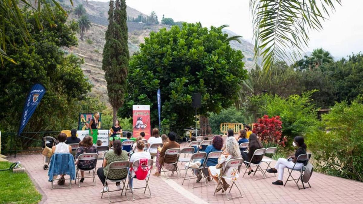 Actividad de la primera edición de Semana África en el municipio gomero de Hermigua.