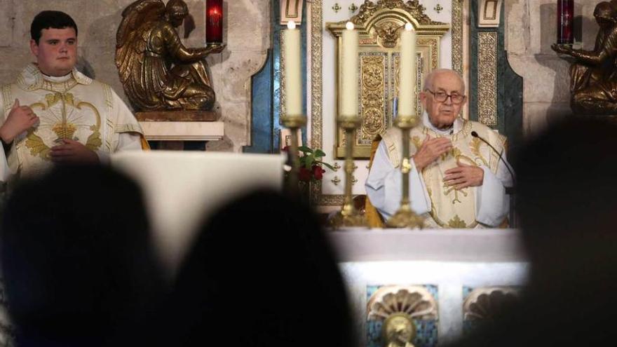 Ángel Garralda, ayer, durante la celebración religiosa.