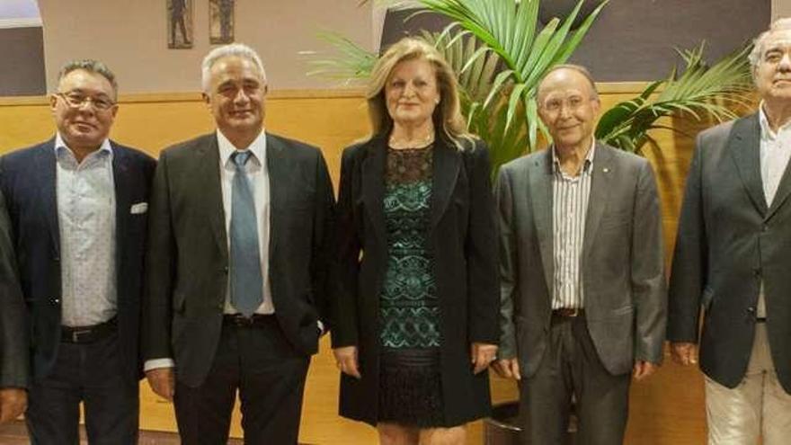 Desde la izquierda, Teodoro García, Rosa María Delgado, Pedro Pallarés, Manuel Vara, Manuel Gallego, Luis Miguel Gómez y José Miguel Martínez.