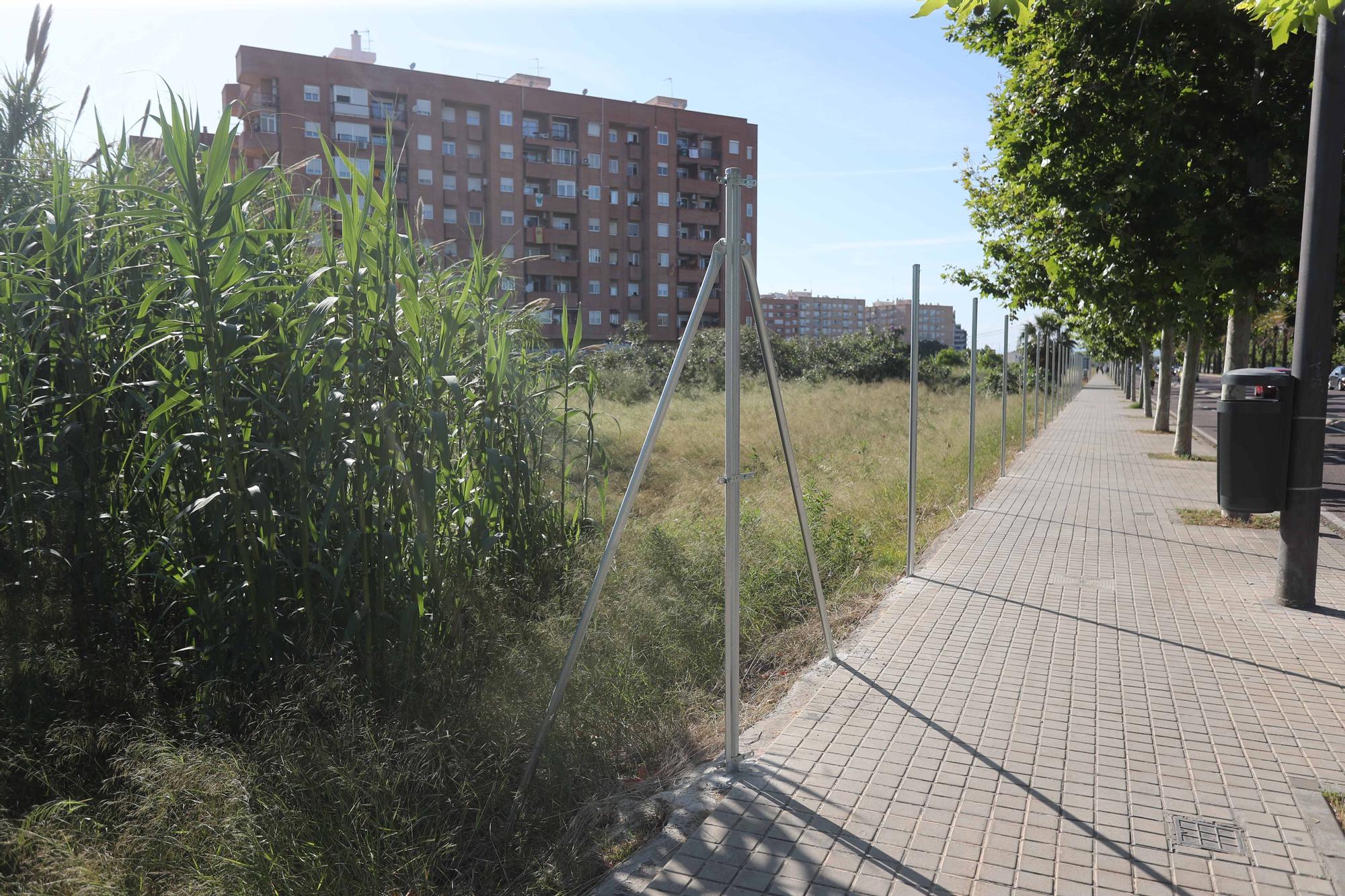 Protesta de los vecinos de Benimaclet contra el vallado de solares ocupados