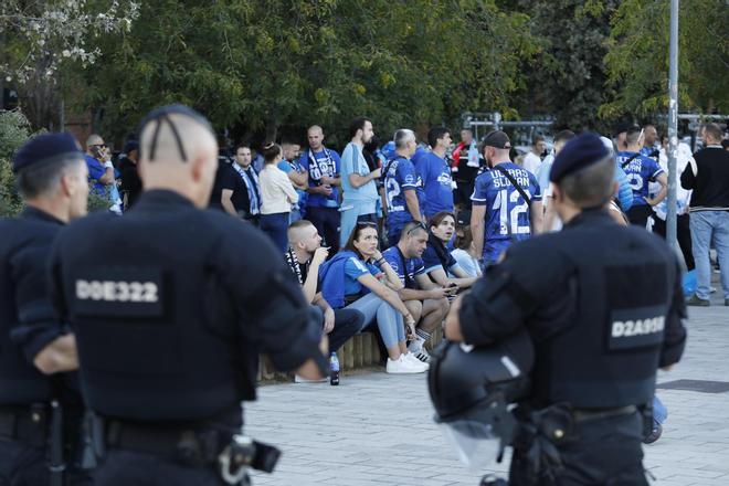 Les imatges dels Mossos acompanyant l'afició de l'Slovan a Montilivi