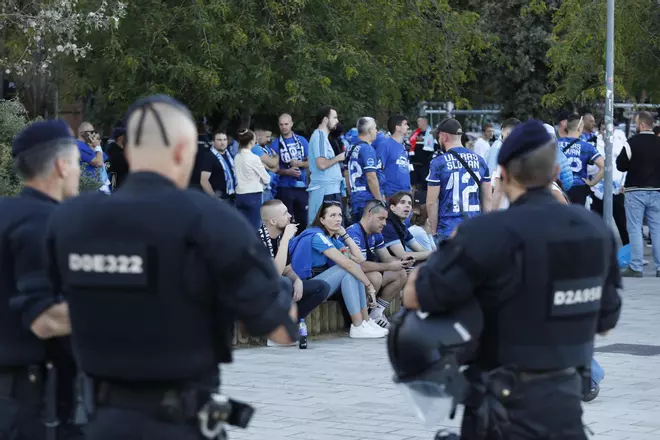 Les imatges dels Mossos acompanyant l'afició de l'Slovan a Montilivi