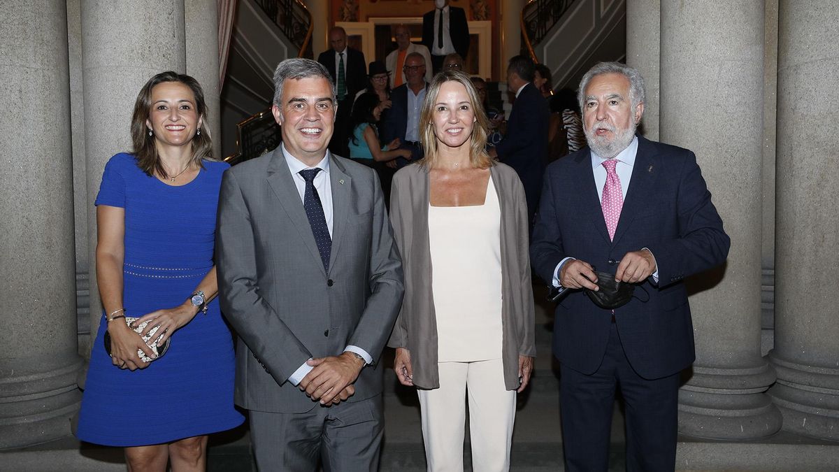 Los ediles Teresa Ejerique y Alfonso Marnotes con Marta Fernández-Tapias y Miguel Santalices.