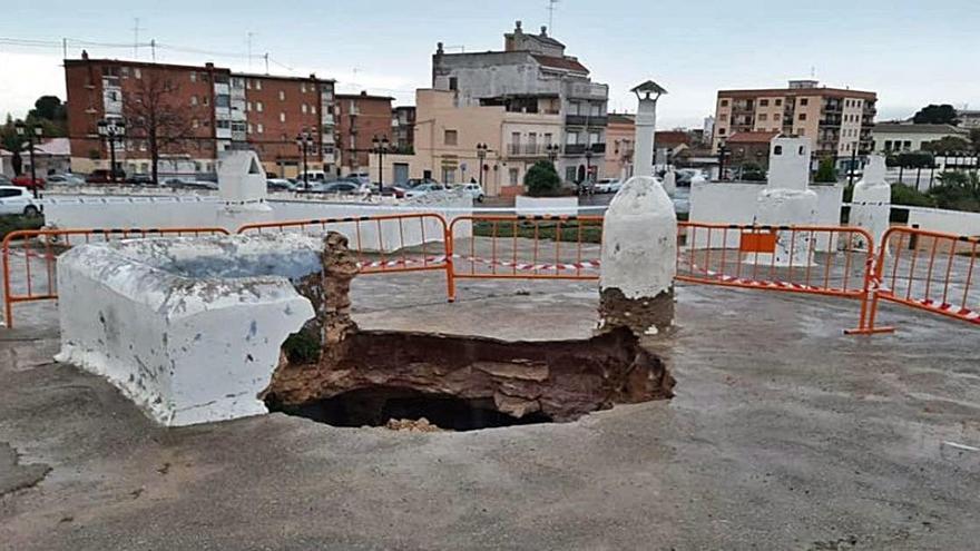 Cueva cuyo techo se desplomó tras la tormenta.