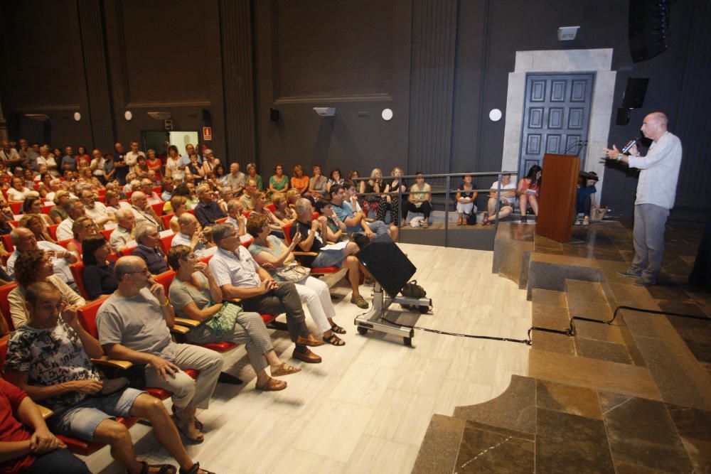 Llach presenta el Debat Constituent a Girona