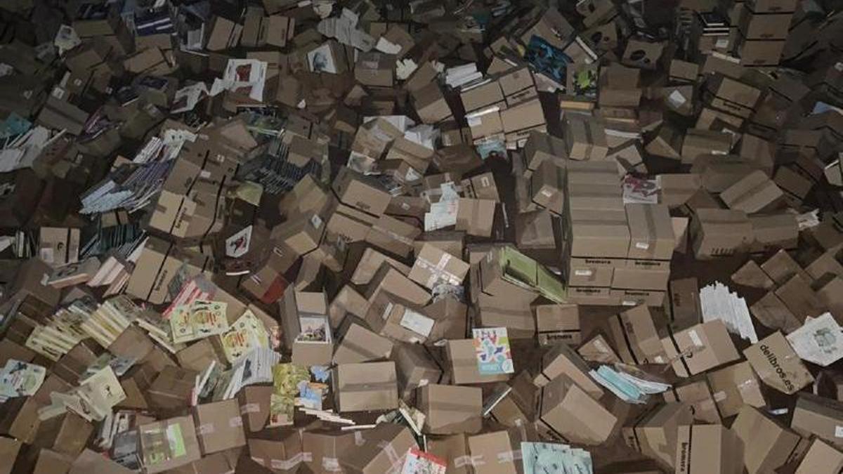La editorial Bromera estima más de 325.000 libros afectados.