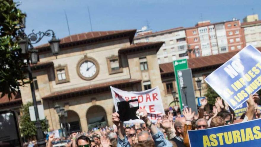 Manifestantes, ayer.