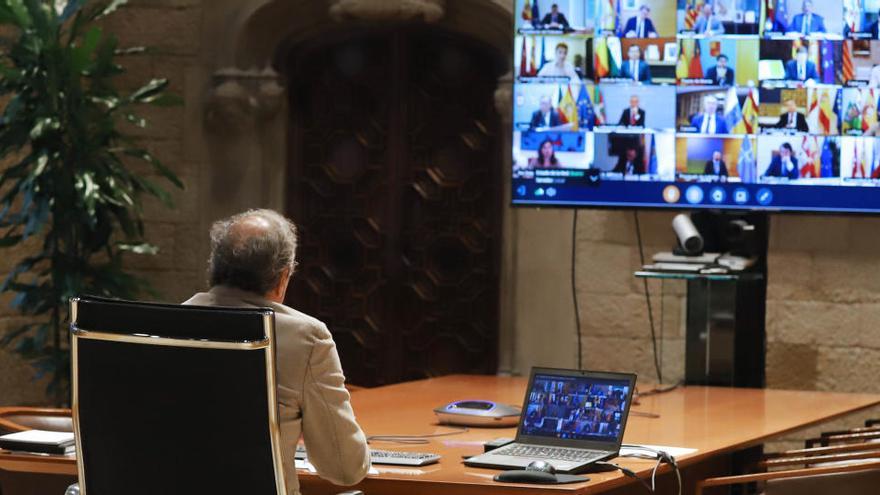 Pla obert del president de la Generalitat, Quim Torra, d&#039;esquena durant la reunió per videoconferència dels presidents autonòmics amb Sànchez aquest 7 de juny