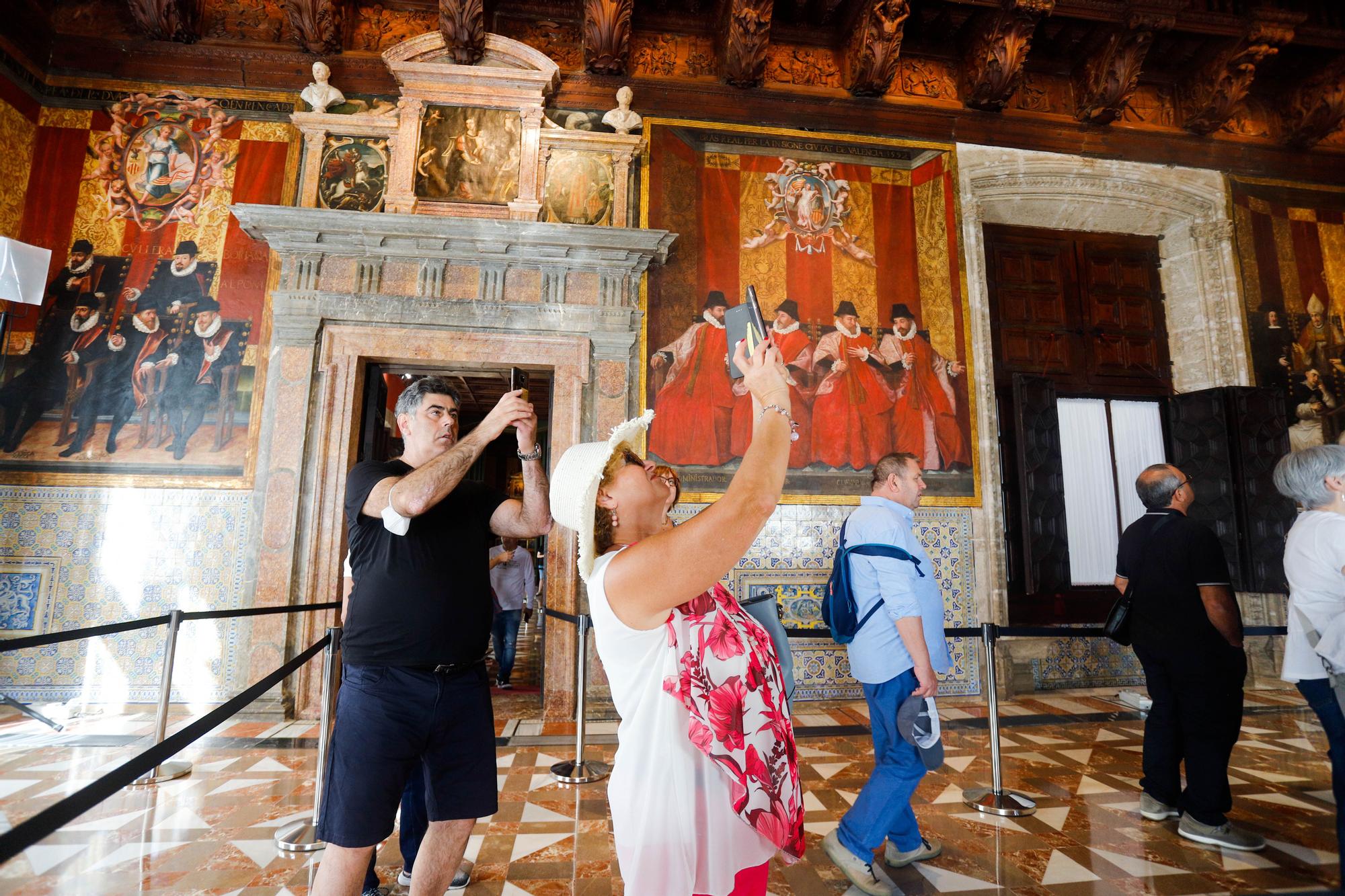 Los palacios de València abren sus puertas por el 9 d'Octubre