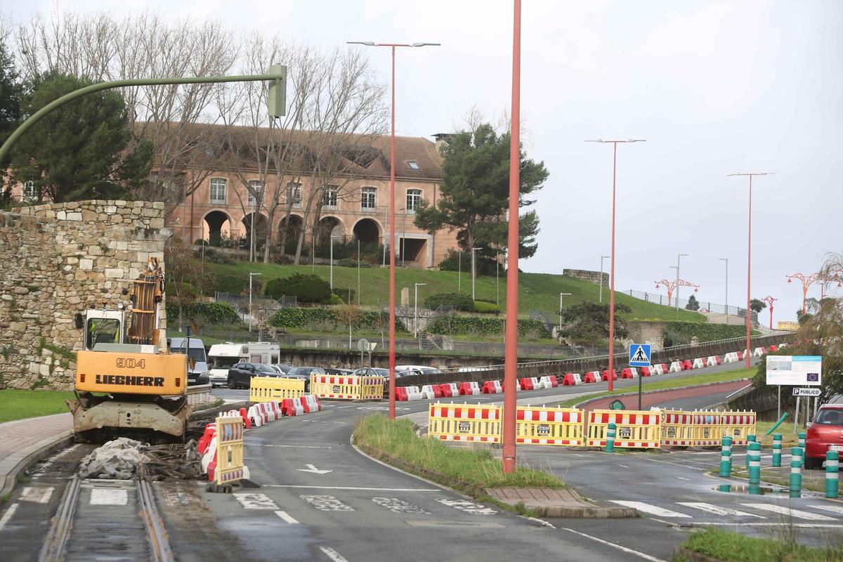El Concello de A Coruña promete que la reforma del paseo marítimo, fuera de plazo, acabará el primer trimestre de 2024 El Concello de A Coruña promete que la reforma del paseo marítimo, fuera de plazo, acabará el primer trimestre de 2024
