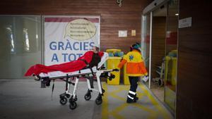 La velocitat de contagi i el risc de rebrot segueixen a l’alça a Catalunya