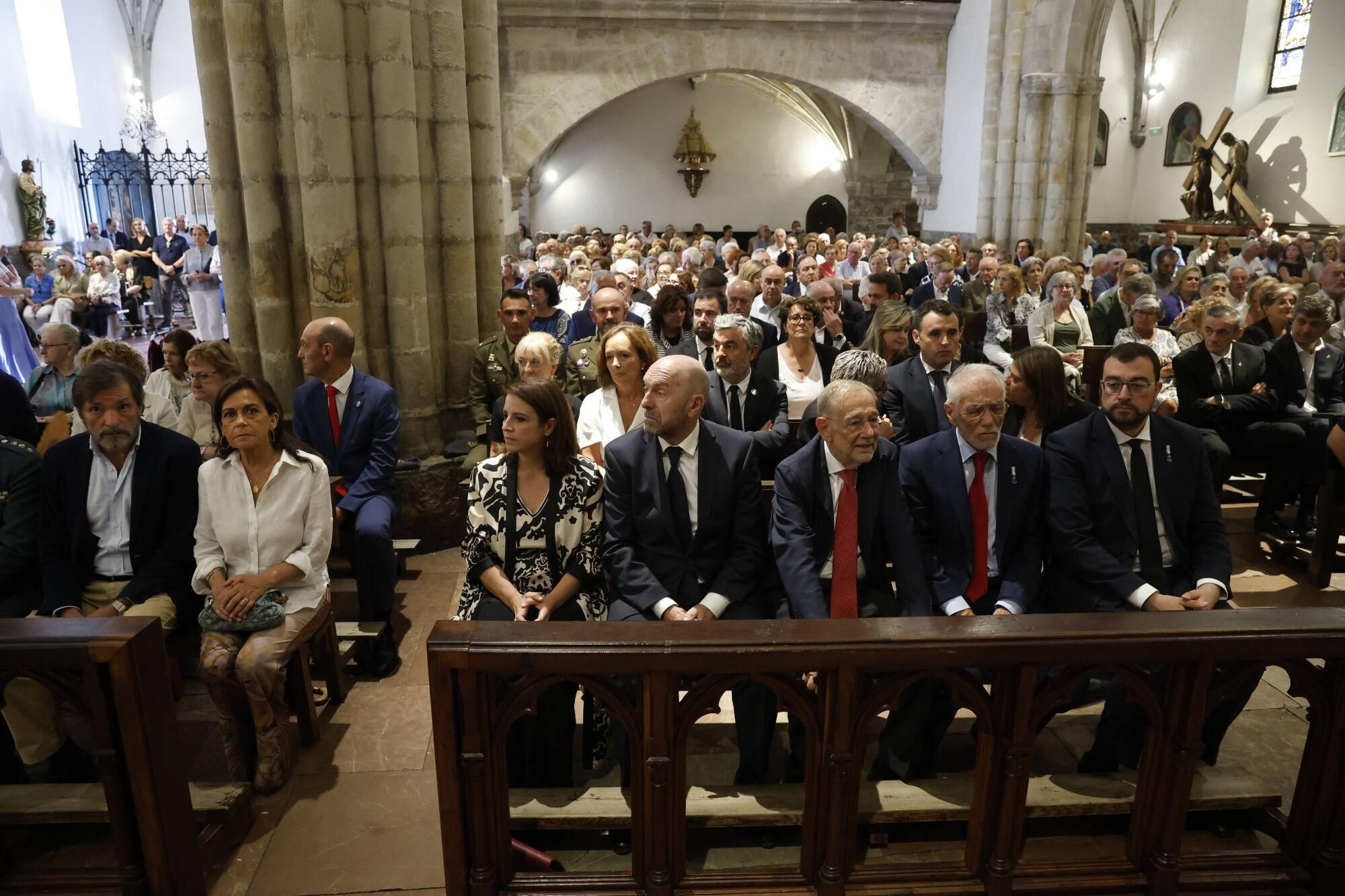 Las imágenes del funeral de Antonio Trevín en la basílica de Llanes.