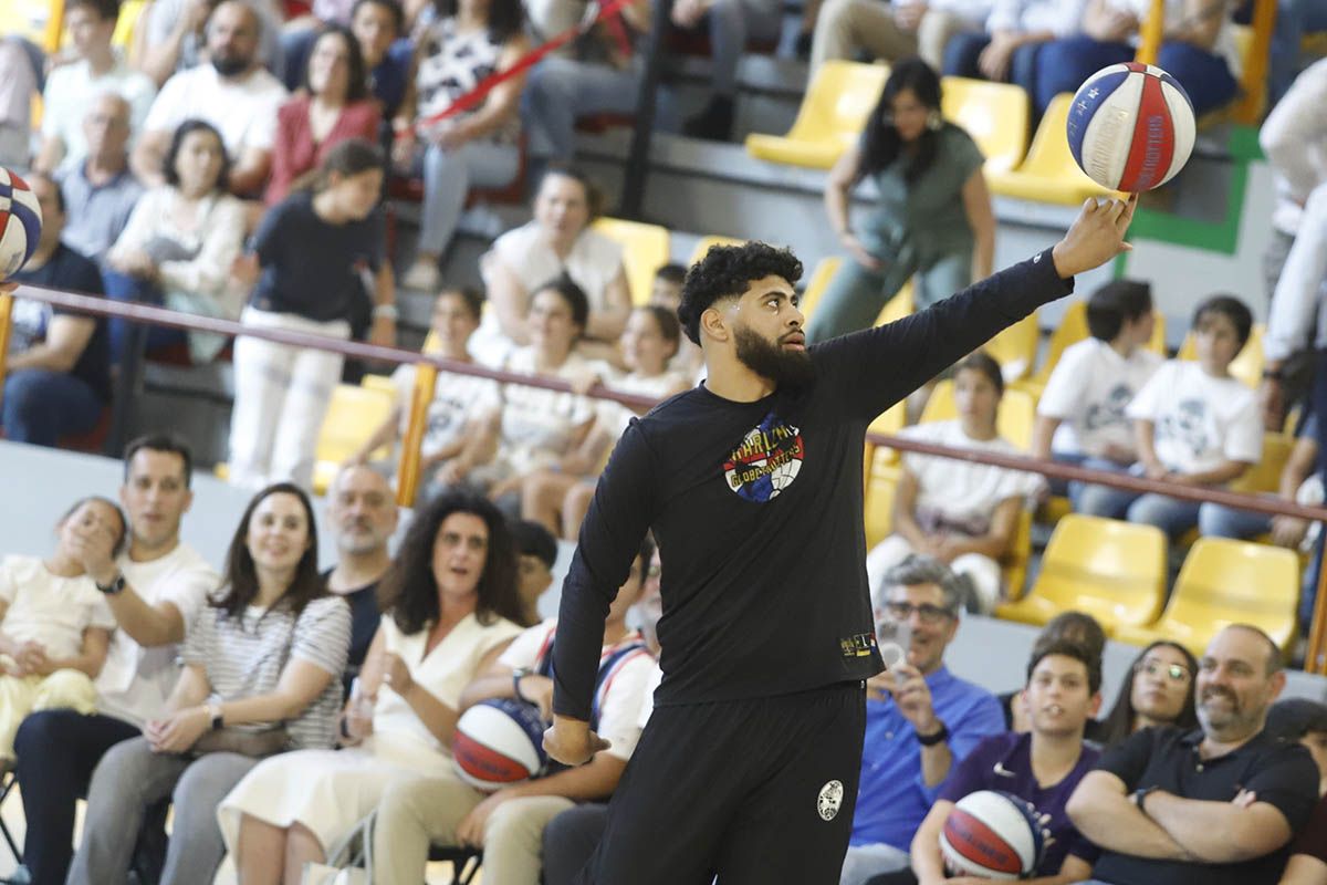 Los Harlem Globetrotters y su espectáculo de baloncesto en Córdoba, en imágenes