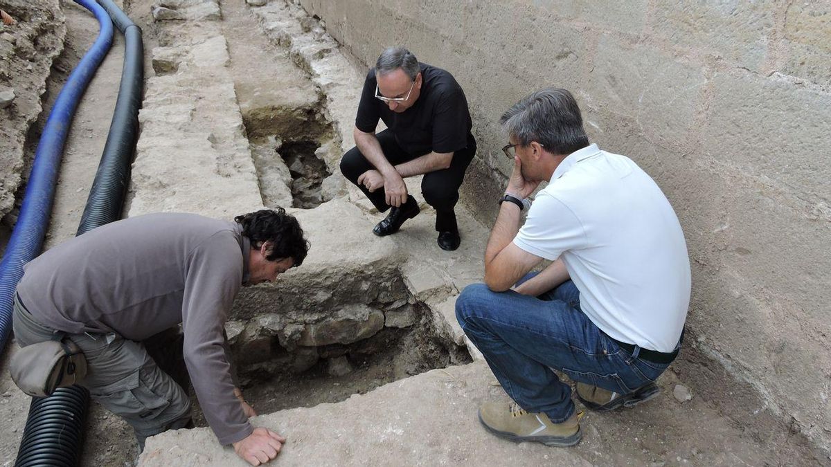 Los trabajos arqueológicos han dado con la cimentación primitica del recinto en cuestión.