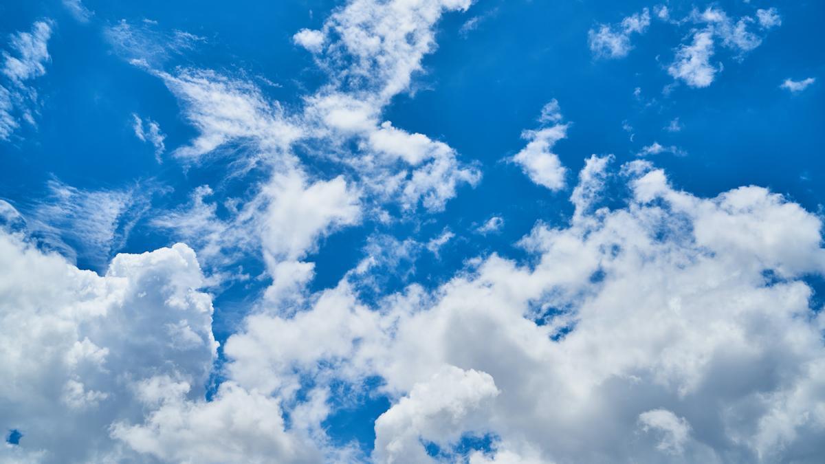 Imagen de archivo del cielo con nubes.