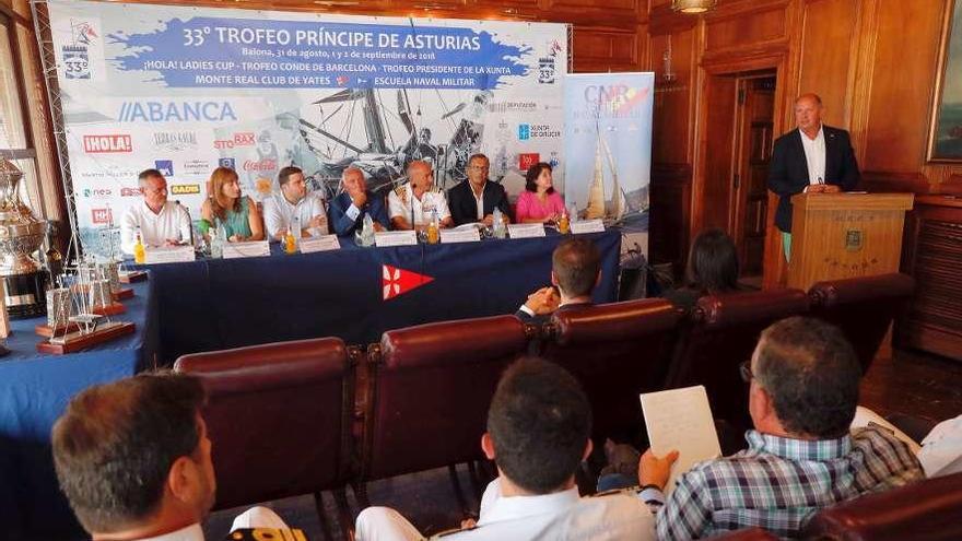 Un momento de la presentación de la prueba en Baiona. // José Lores