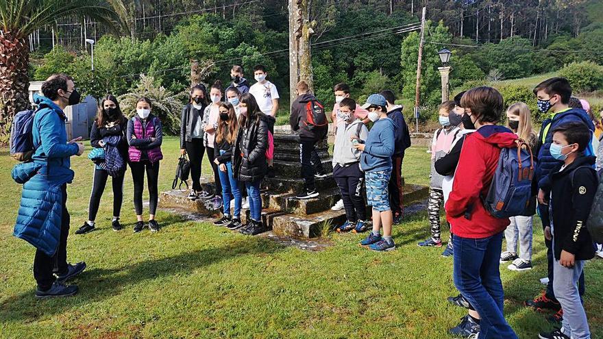 Los alumnos del Losada y del Laxeiro dramatizan y “musiquean” al aire libre | BERNABÉ