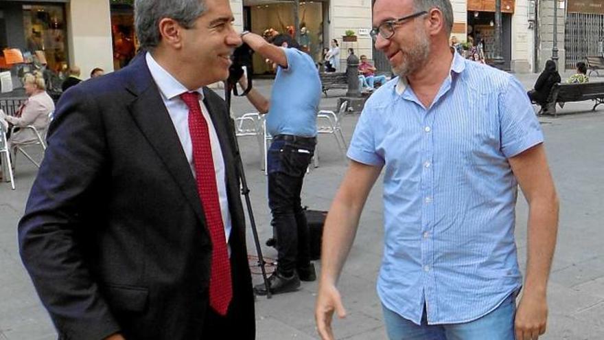 El candidat Francesc Homs saludant militants de CDC del Bages