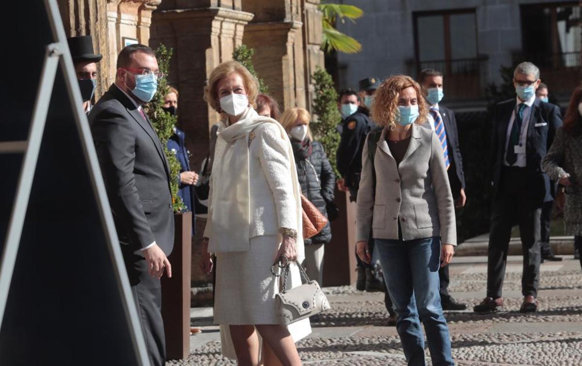 La Reina, Doña Sofía, a su llegada a Oviedo La Reina, Doña Sofía, a su llegada a Oviedo